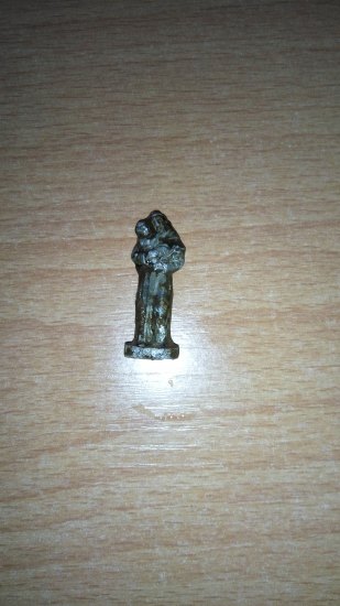 Madonna? A stáří? přívěsek nebo talisman?