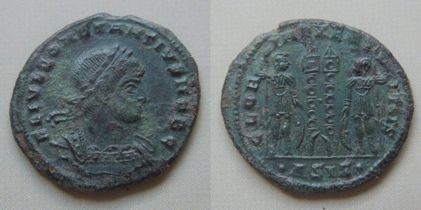 AE3  GLORIA EXERCITVS   330-348 AD