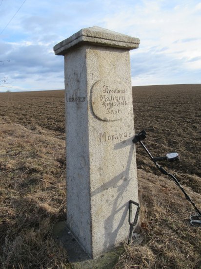 Hraniční kámen  na Zemské hranici--Království české- Markrabství moravské