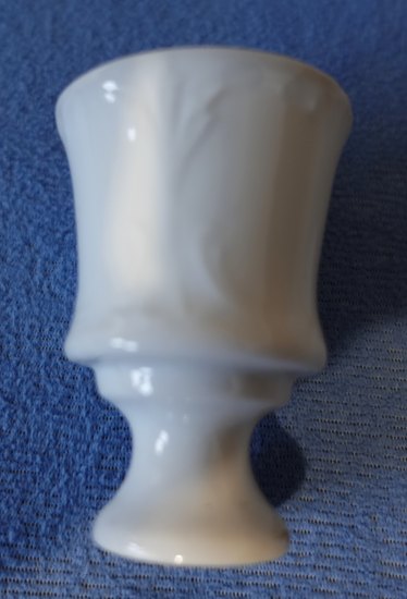 Porcelánové štamprle nebo nádobka na vajíčko