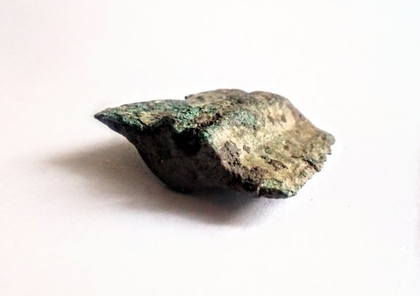 Fragment bronzového hrotu