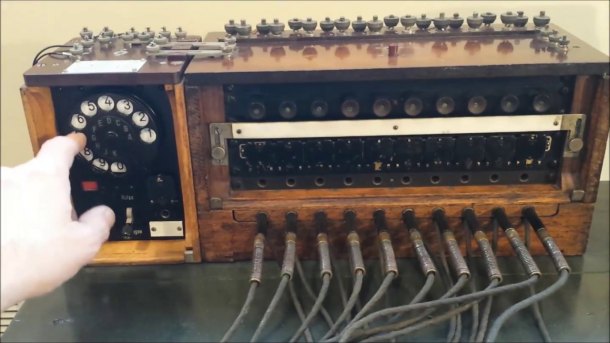 Panel přepojovací stanice polního telefonu Wehrmacht