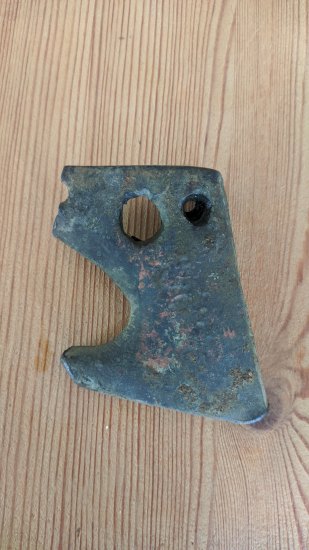 Bronzový fragment?