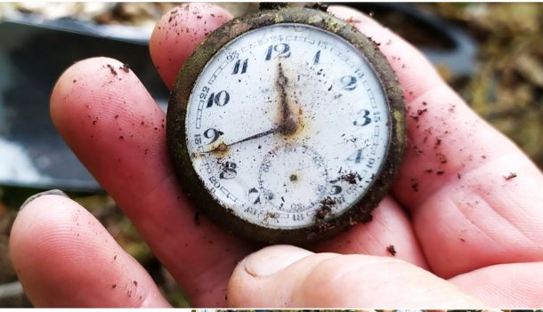 SCHWEIZER TASCHENUHR