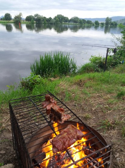 Kousek od prstenu