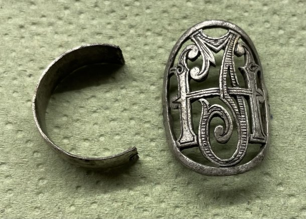 Ag ring s monogramem