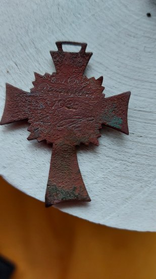 Mutterkreuz bronzový