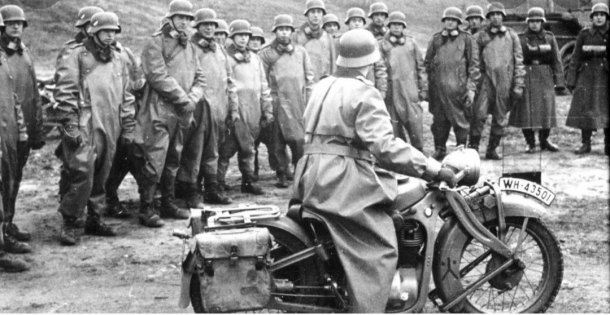 Kradmantel Wehrmacht-kabát pro motojednotky.