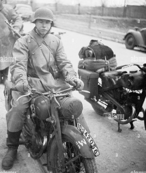 Kradmantel Wehrmacht-kabát pro motojednotky.