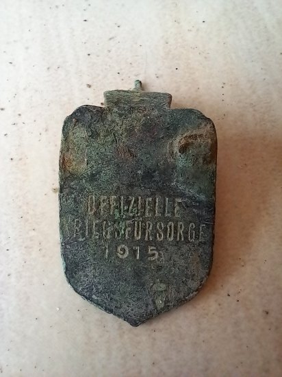 OFFIZIELLE KRIEGSFÜRSORGE odznak