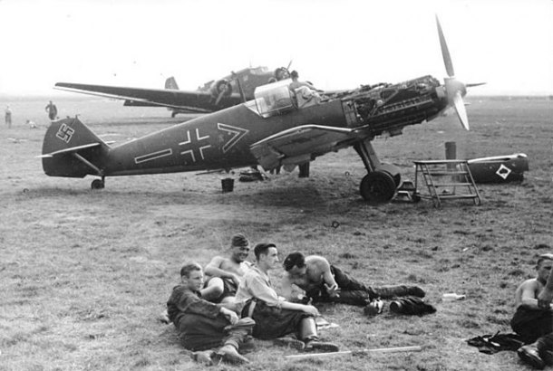 Luftwaffe Jagdegeschwader JG53 Pik As (Ace of Spades) smaltovaný odznak do klopy.