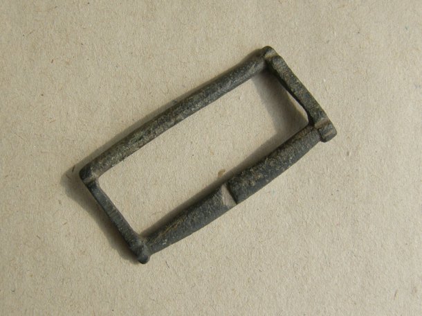 46 x 23 mm