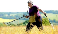 Housewife finds gold treasure with metal detector after seven years of searching