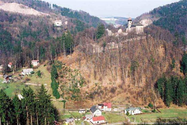 A zase zřícenina