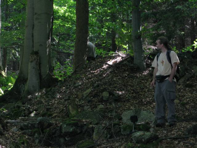 Pravděpodobně zbytky větší budovy