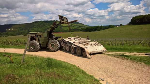 Vytáhli zahrabaný tank ve vinici, teď ho zmodernizují