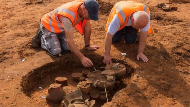 Jewellery in Anglo-Saxon graves