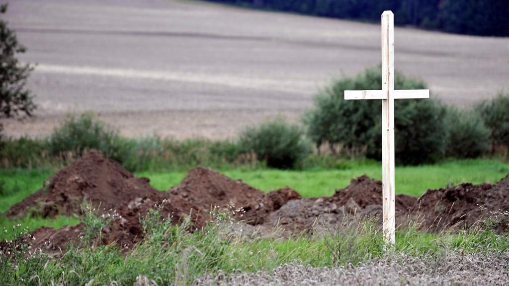 29.10.2010 Discovery of a mass grave near Dobronín