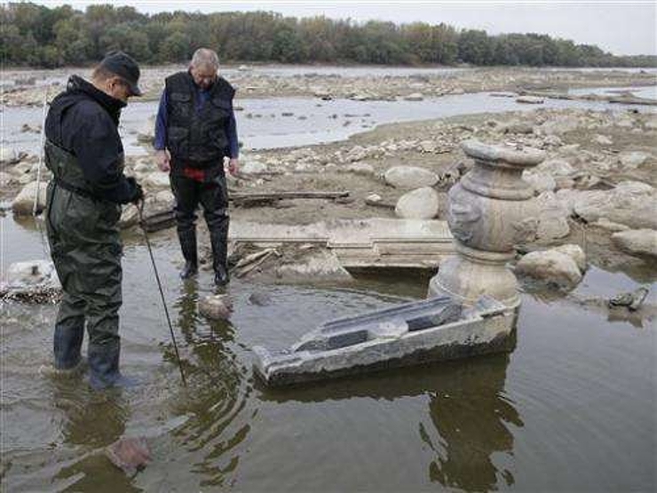 13 Jul 2012 Water fall reveals hundreds of years old robbery