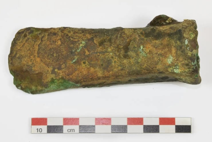 A Bronze Age axe has been discovered in the sea off the Norwegian coast