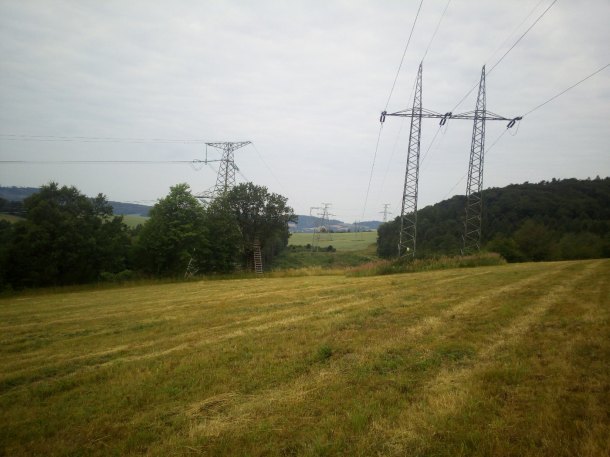 tady se mi setkává vysoký a ultra vysoký napětí a noxik na citlivost 23 úplně v klidu a normální hledání i se slušným dosahem do hloubky . Dvouheler ve dvaceti 