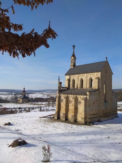 Kaple a portál v Lanžově