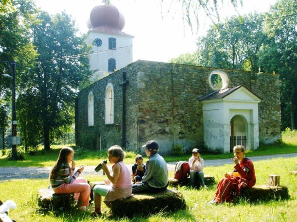 Kostelní ruina ve Vysoké