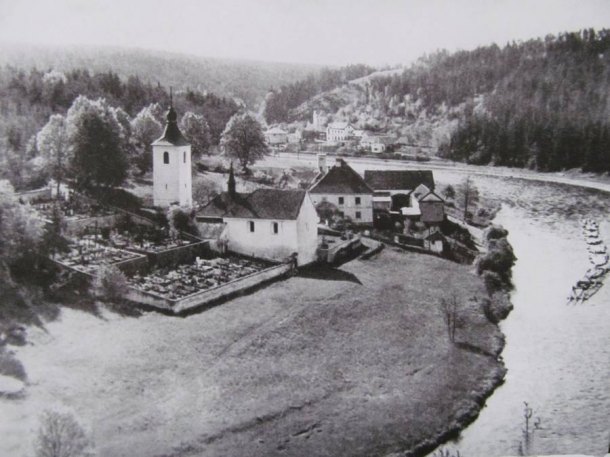 Kostelík sv.Bartloměje v Červené nad Vltavou